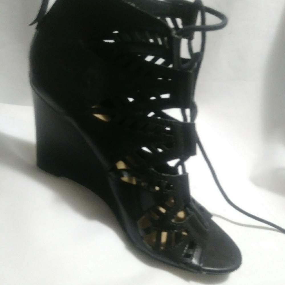 A.N.A OPEN TOE PERFORATED STRAPPY WEDGES 8M